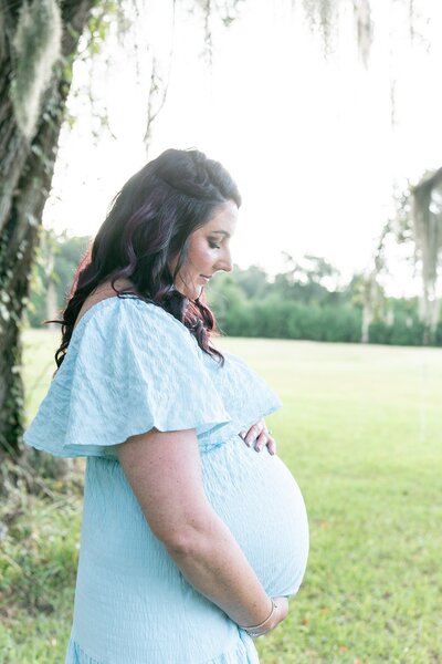 when to book a maternity session in Savannah Georgia