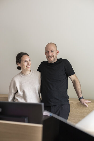 Karlien en Benjamin van Nerf, ontwerpbureau voor interieur met een eigen schrijnwerkerij.