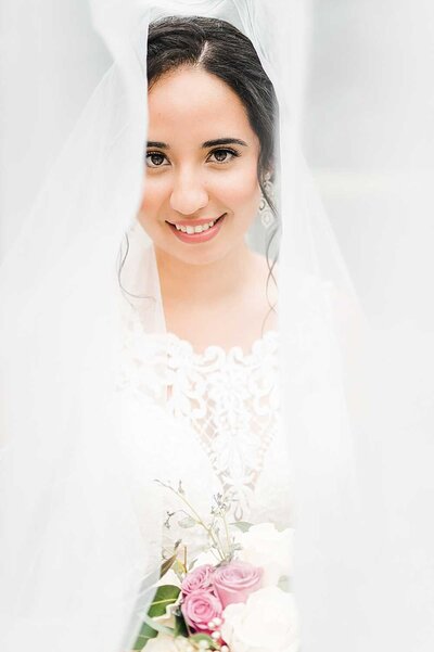 charlotte wedding photographers captured bridal portraits at a unique venue