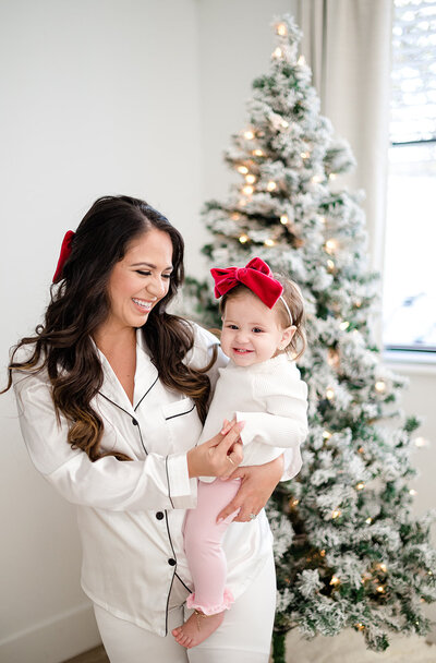 Mommy and me matching pajamas in front of the christmas tree by miami christmas mini session photographer msp