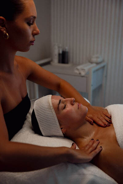 Treat the face to some deep-down indulgence with our CosMedix chemical peels and indulgent facial peels
