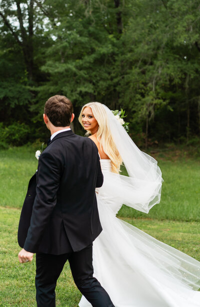 bride-and-groom-run-away-arkansas-wedding-photographer