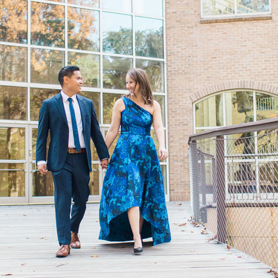 Wondering what to wear for your engagement photos?  Top photographer Rebecca Cerasani  has some ideas!
