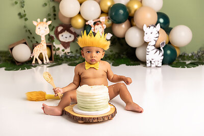 baby holding spoon at cake smash by Philadelphia Newborn Photographer