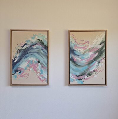 Acryl Kunstwerk im Raumbeispiel bestehend aus zwei Leinwänden. Die Natur Norwegen's auf Leinwand. 