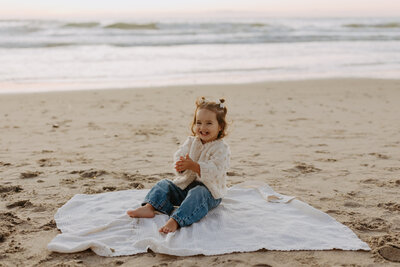 Beach candid natural fun family photo shoot with kids, christmas holiday card photo shoot, San Diego portraits photographer, young families