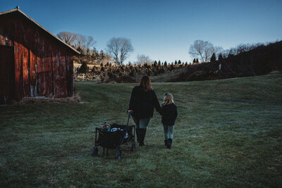 Mom and children at Family Tree Farm holiday family photos
