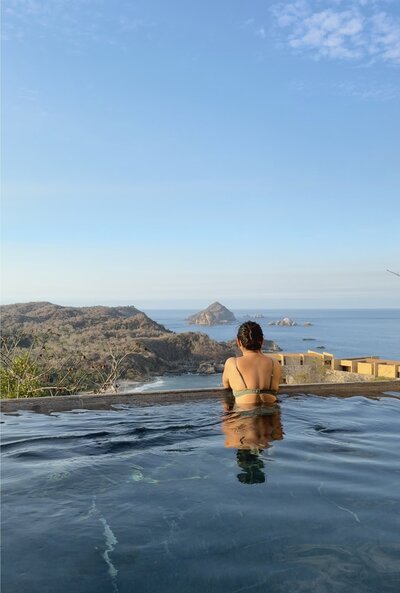 cliffside suite with infinity pool