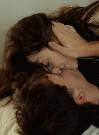jac-dodge-photography-new-mexico-intimate-couple-kissing