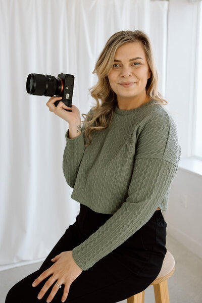 Meet Kate, a Winnipeg Wedding Photographer 