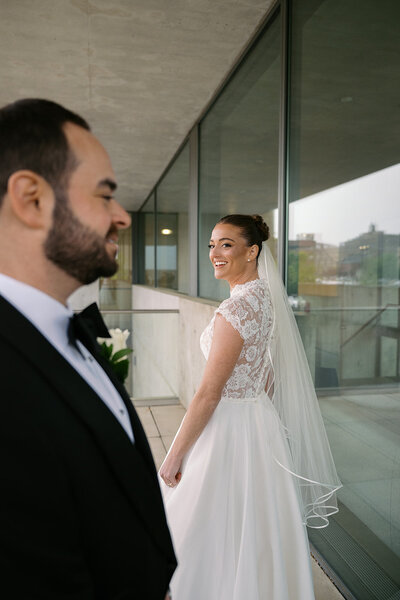 Jordan Grover Photo is a wedding photographer serving St. Louis, Central, and Eastern Missouri as well as travel + destination weddings. Jordan Grover Photo is an editorial and documentary style of photography.
