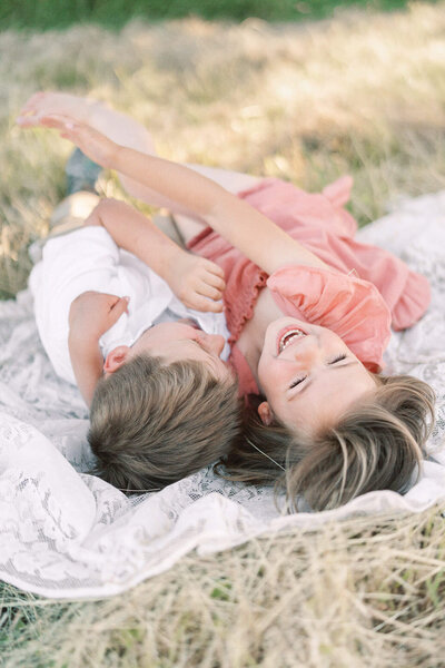 candid photo of children laughing during lifestyle photo session