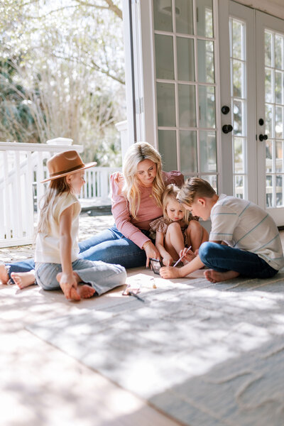 family newborn session in home greenville, sc newborn photography session