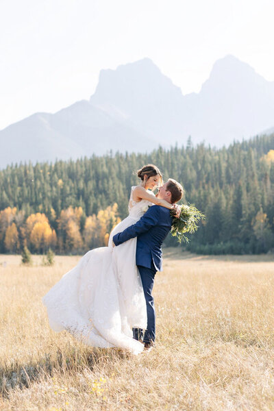 Romantic mountain wedding, captured by Love and be Loved Photography, authentic and adventurous wedding photographer and videographer in Lethbridge, Alberta. Featured on the Bronte Bride Vendor Guide.
