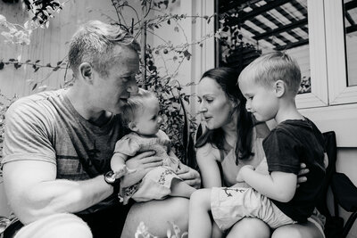 kitchen-family-Tay Ho shoot_balcony_b+w