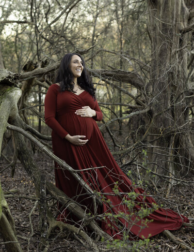 DRAMATIC MATERNITY PHOTO SHOOT WITH EXPECTANT MOTHER IN OUTDOOR SETTING