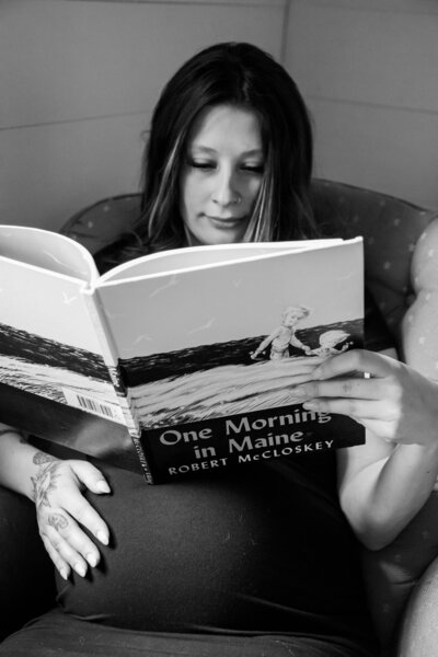 Black & White photo holding book | Maternity Session