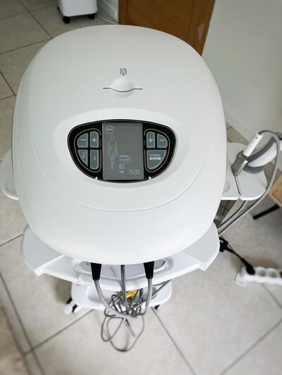 Machine de radiofréquence dans un centre esthétique