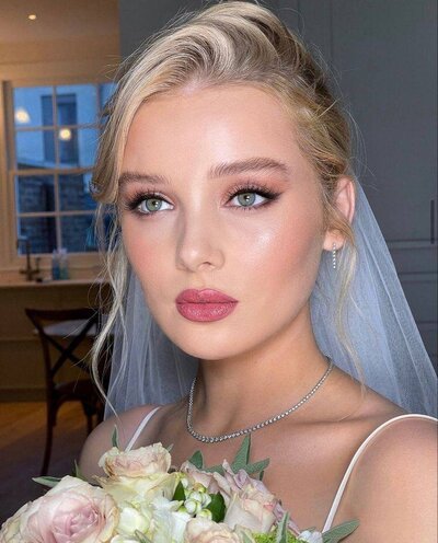 One of the most significant bridal makeup trends in 2022 is to highlight facial features.