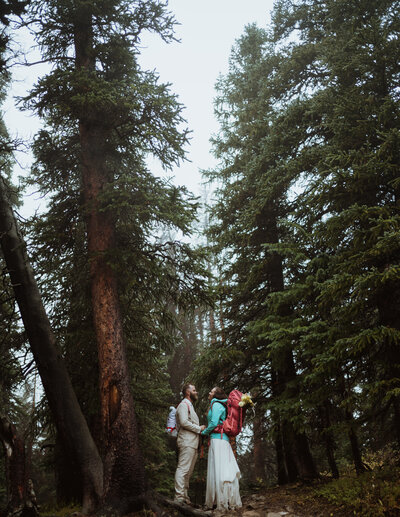 How to elope in the Colorado mountains. Planning an adventure elopement in Colorado. Sydney is a colorado elopement photographer that specializes in hiking and planning mountain weddings.