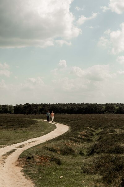 Wandelcoaching bewegen in de natuur leidt tot meer ontspanning