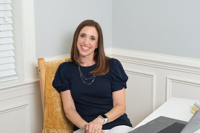 Headshot of Dr. Alissa Silverman, owner and therapist at Silver Linings Psych