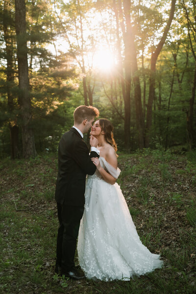 Arastasia Photography - Cleveland Ohio Wedding and Elopement Photography, Maternity and Newborn Photography, Family Portraits and Live Wedding Painting