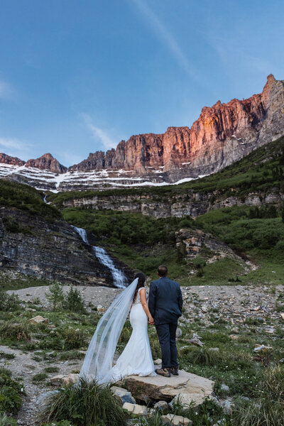 couple kissing in New Zealand taken by New Zealand elopement photographer Marcus Hanenburg Photography