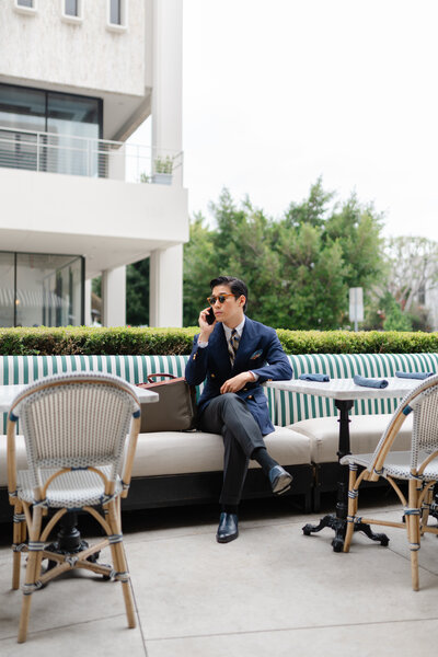 A refined editorial campaign for Ascottage, photographed in Los Angeles, celebrating the art of bespoke menswear with timeless tailoring and modern elegance. Featuring custom suits in soft neutrals and rich textures, this shoot highlights the precision, structure, and effortless sophistication of Ascottage’s craftsmanship. Captured by Michael Asmussen Photography—known for cinematic storytelling and luxury destination campaigns—this visual narrative bridges old-world tailoring with contemporary California style. Ideal inspiration for modern grooms, luxury stylists, and editorial fashion brands. Ascottage의 맞춤형 남성 수트를 선보이는 세련된 에디토리얼 캠페인. 로스앤젤레스에서 촬영된 이번 작품은 클래식한 테일러링과 현대적인 감각을 조화롭게 담아냅니다. 부드러운 뉴트럴 컬러와 고급스러운 소재로 완성된 수트는 Ascottage 특유의 정교함과 품격을 표현하며, Michael Asmussen Photography의 감각적인 스토리텔링을 통해 우아하게 재해석되었습니다. 모던한 신랑, 럭셔리 스타일리스트, 패션 브랜드를 위한 완벽한 영감이 되는 비주얼입니다.