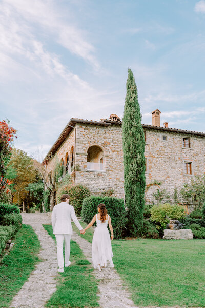Bride and groom at gelato cart during their tuscany wedding photographed by Italy Wedding photographer