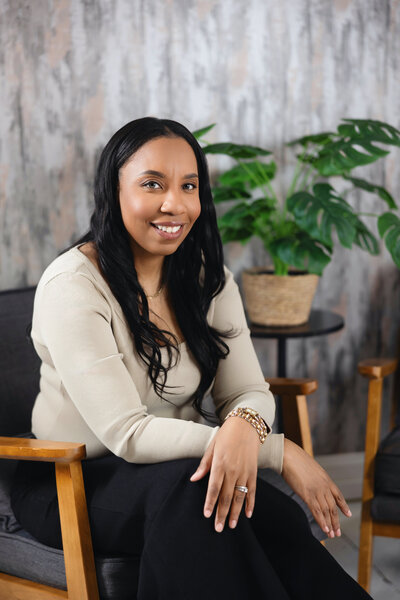 Kesha Wright is an experienced wedding and portrait photographer in Chicago, passionate about documenting love stories and meaningful milestones.