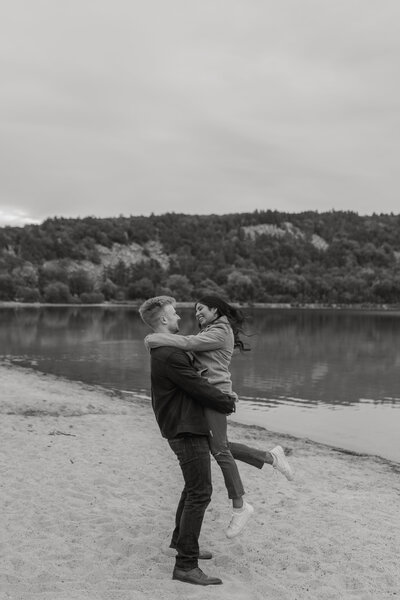 Devils Lake State Park  Engagement - Jessica Frigge Photography