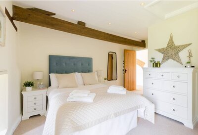 Cotswolds Yoga Retreat_Luxury Bedrooms_Solo Traveller