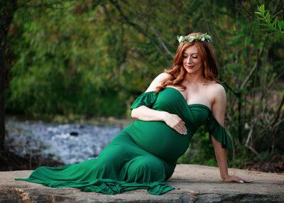 Outdoor maternity photos in 30076