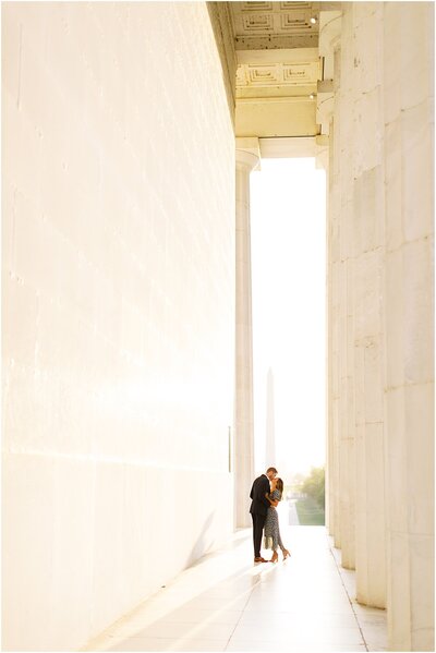 Lincoln-Memorial-at-Sunrise-Engagement-Portraits_0015