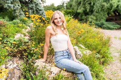 senior pictures ideas in a field