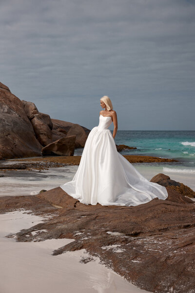 If minimal mastery is on the menu, feast your eyes on Salacea. A draped, scooped neck corset meets a draped, fit and flare skirt. Relaxed detachable sleeves not only bring an effortless to Salacea, but also a second look. Crafted from sleek satin triacetate, KYHA BRIDE 'Salacea' is a study in the contrast between structure and fluidity.