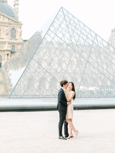 Le Louvre Engagement Cover, couple happy future bride and groom in Paris