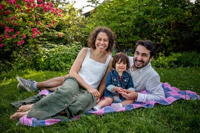 Authentic family portrait with natural expressions, Tri-Cities, BC – Amy Williams Photography