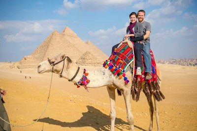 janddstudio-couple-egypt-photography-camel-pyramids