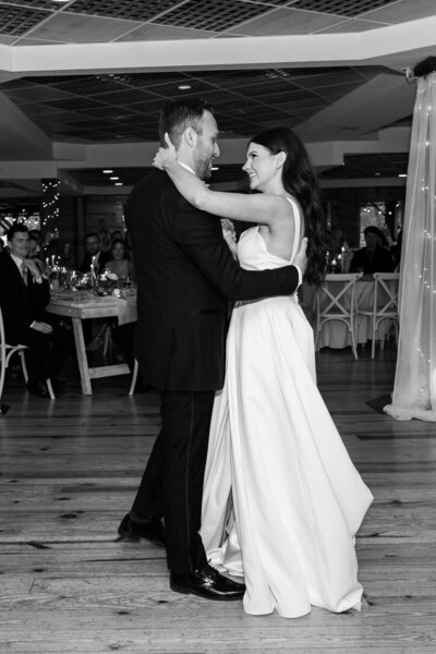 Wedding couple in their first dance