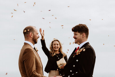 confetti throw over grooms