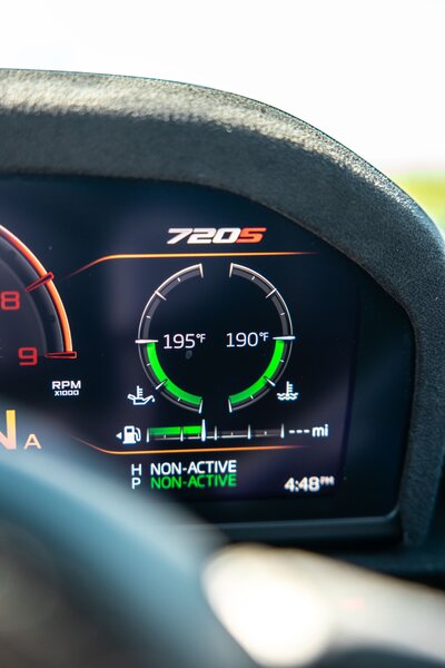 mclaren-720s-spider-convertible-black-for-rent-in-miami-030