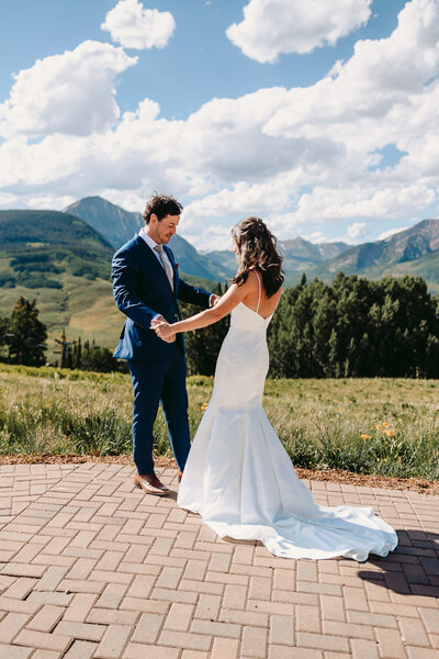 Couple shares a first look in Crested Butte, Colorado