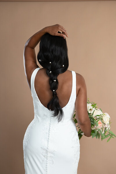Bride wearing simple pearl hair pins in her hair style