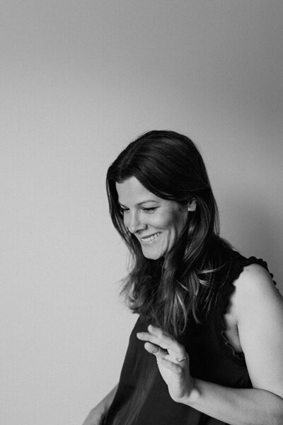 A headshot of Lafayette, Indiana newborn and family photographer Vanessa Stoller.