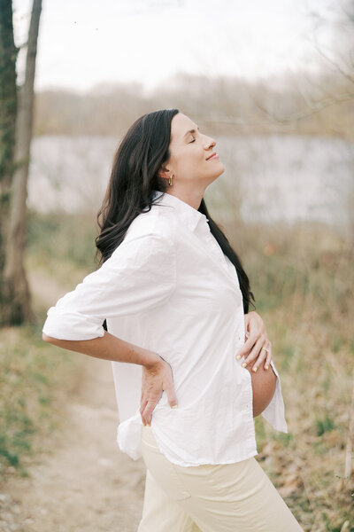 mom posing during outdoor maternity session