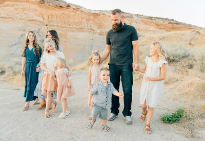 Idaho Falls Family photos | Big Family Photos | neutral colors | Nicole Webb photography