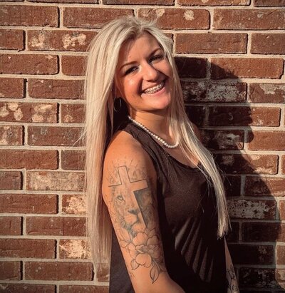 Meet Tara, our hair extension specialist with 11 years of styling experience. She has a passion for hair extensions and specializes in creating stunning looks for her clients. In addition to being a talented stylist, Tara is also a loving mother to her adorable little girl. Come visit Tara at Knoxville Hair Co. for a personalized consultation and let her transform your hair into a work of art.