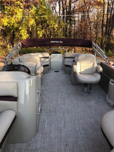 Pontoon for rent on sister lakes michigan